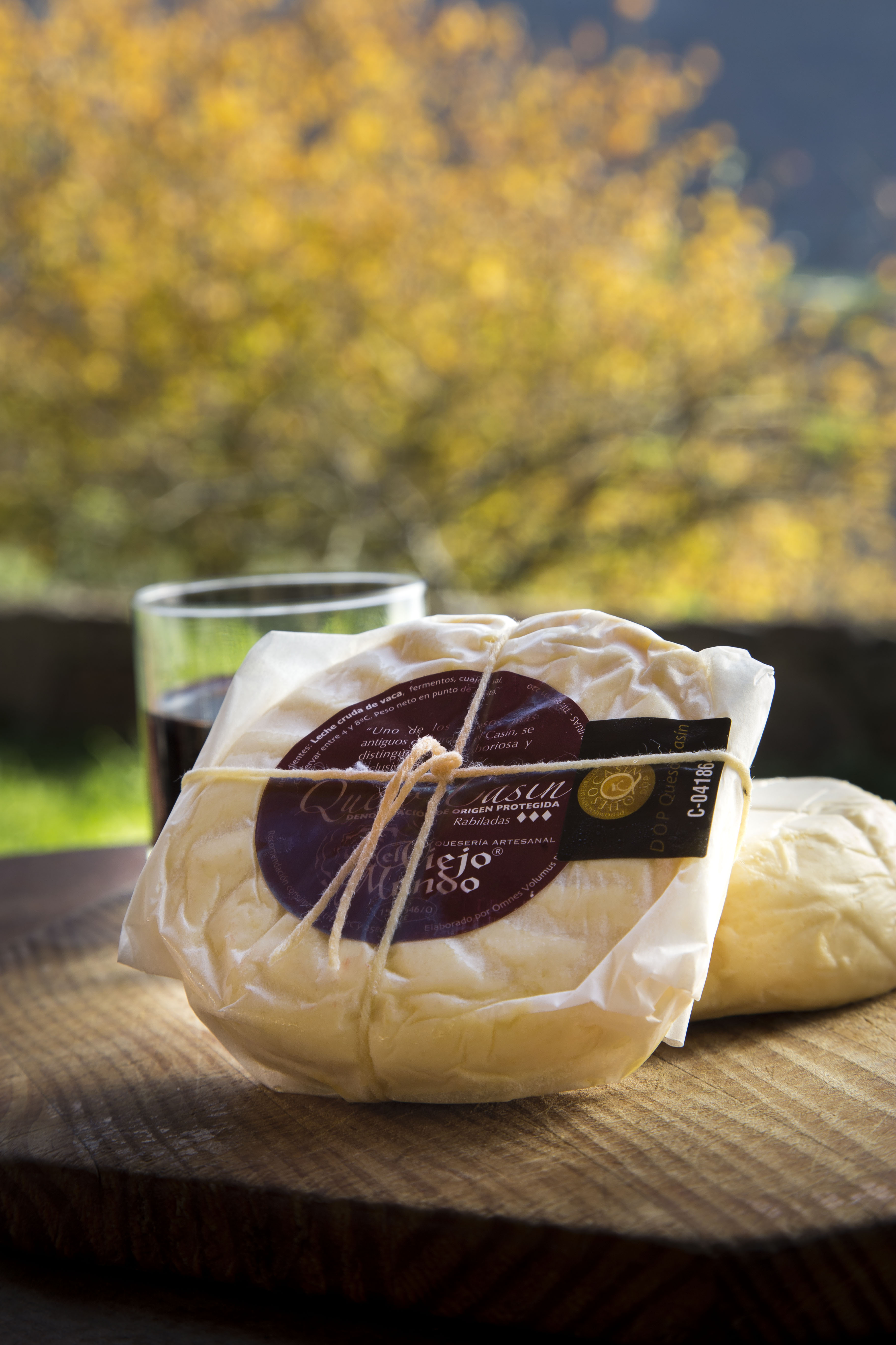 Queso de leche cruda de vaca artesanal de Asturias sostenible casín